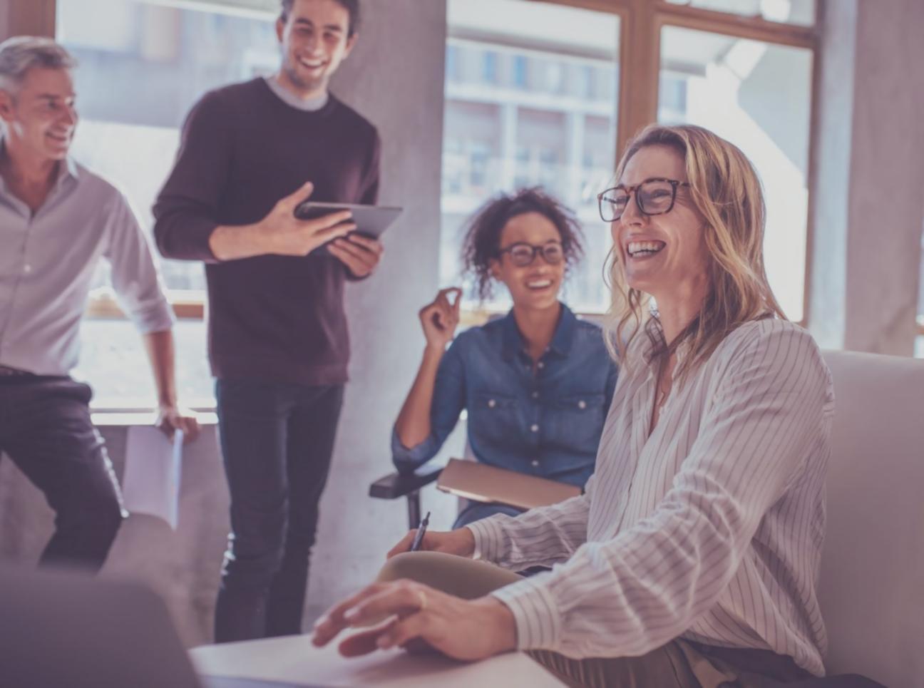 SEO-Analyse-Dashboard mit verschiedenen Metriken und Graphen